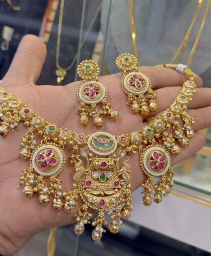 Heritage necklace gold polish